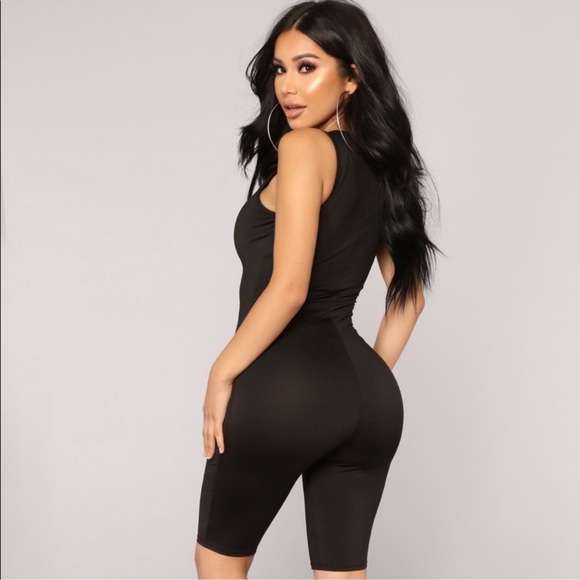 Black Sleeveless Savage Stretch Zip-Up Romper Size Medium Sexy Baddie Hot - Picture 6 of 9